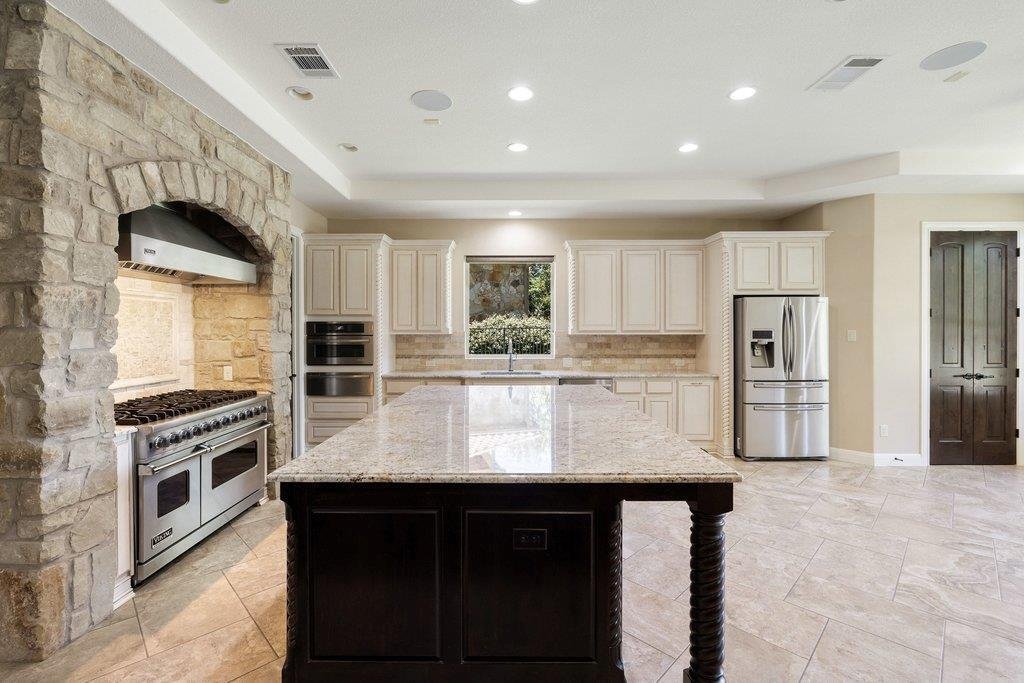 House in The Hills, Texas, United States 5 - 17994455