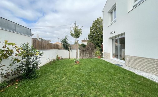 House in Mairie Bourg, Begles, France 1