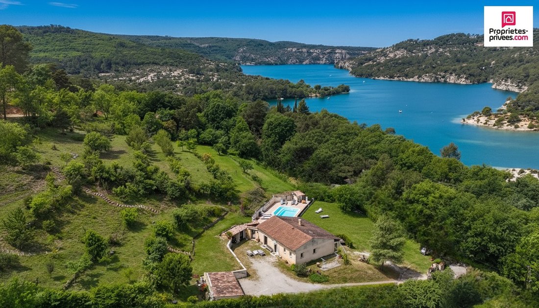 Villa in Esparron-de-Verdon, Provence-Alpes-Côte d'Azur, France 1 - 17997489