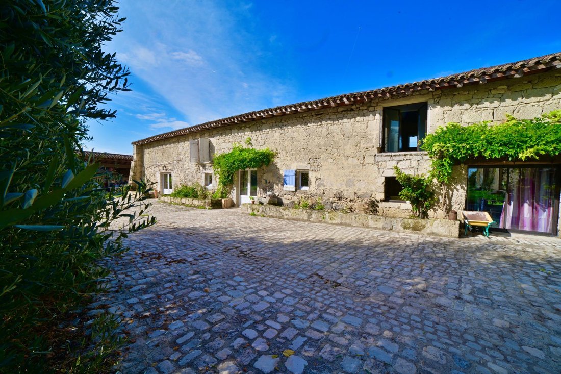 House in Mezin, Nouvelle-Aquitaine, France 2 - 17992689