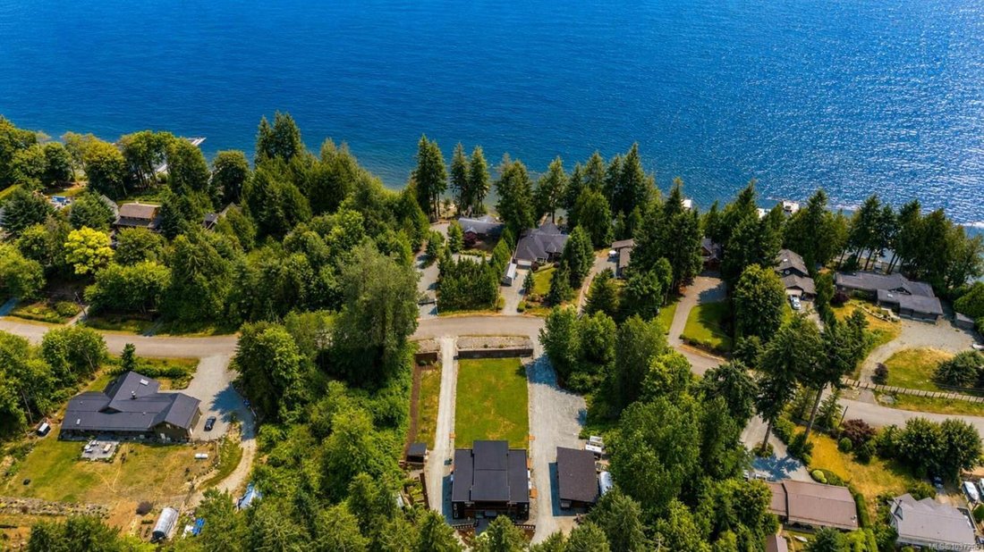 House in Youbou, British Columbia, Canada 2 - 17991385