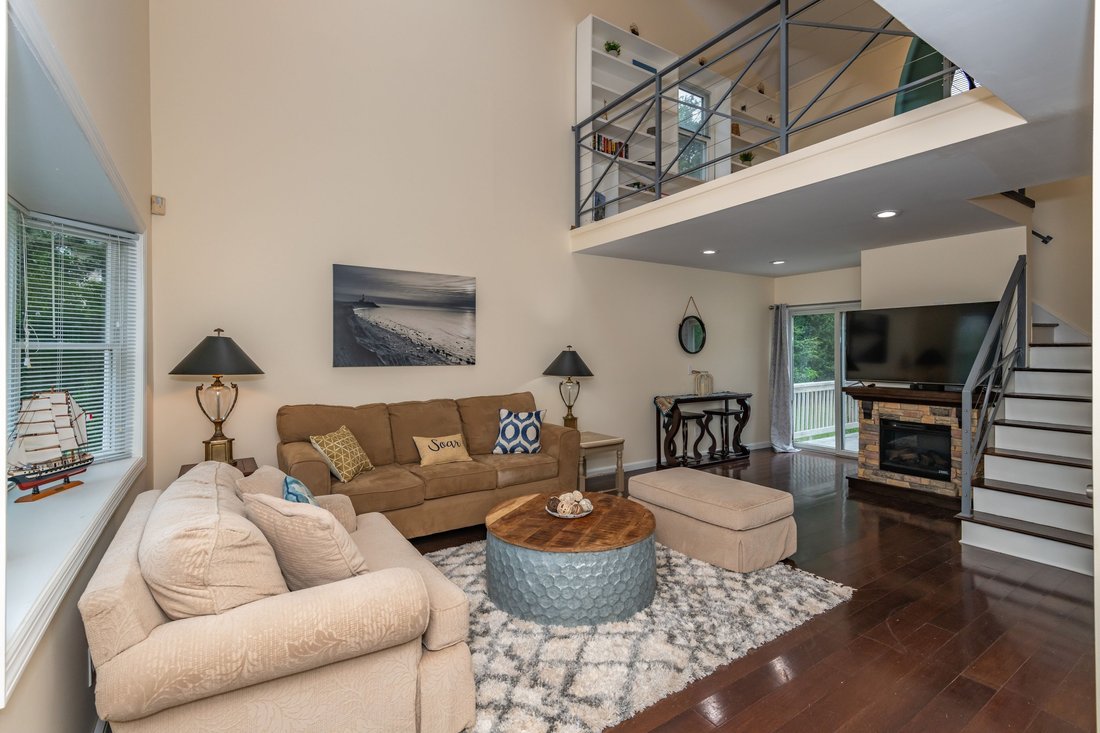 Hampton Bays, New York, United States 2 - 17997153