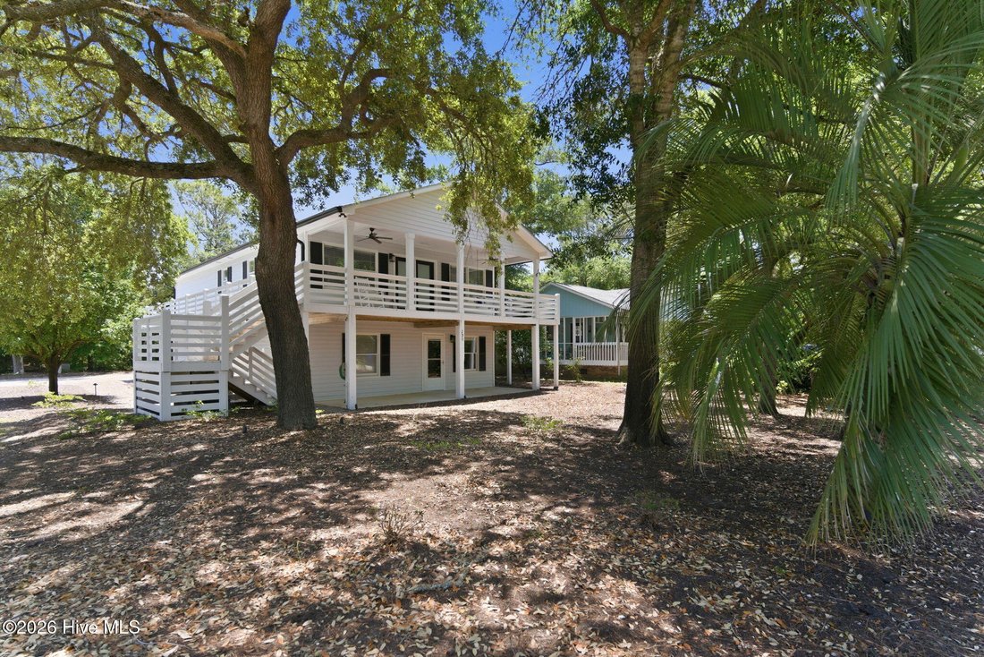 House in Oak Island, North Carolina, United States 3 - 17991253