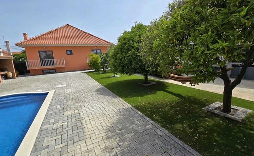 House in Quinta do Conde, Setubal, Portugal 1