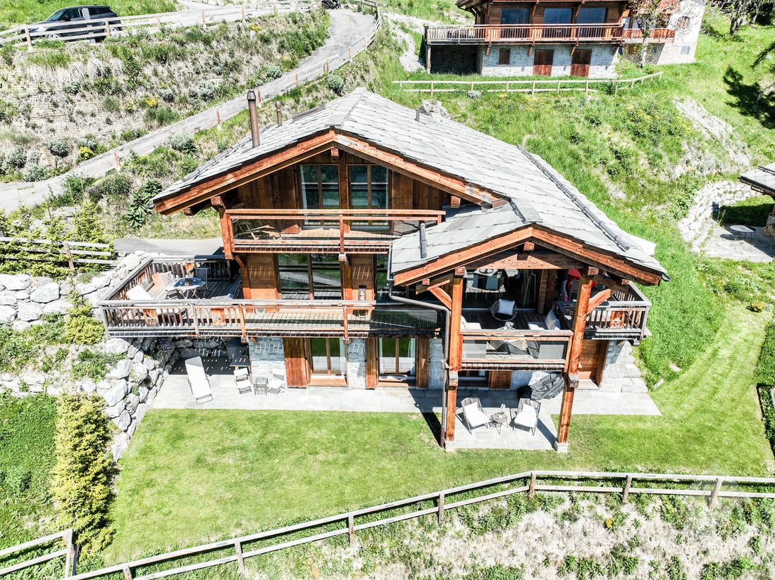 Magnificent, Recently Built Luxury Chalet