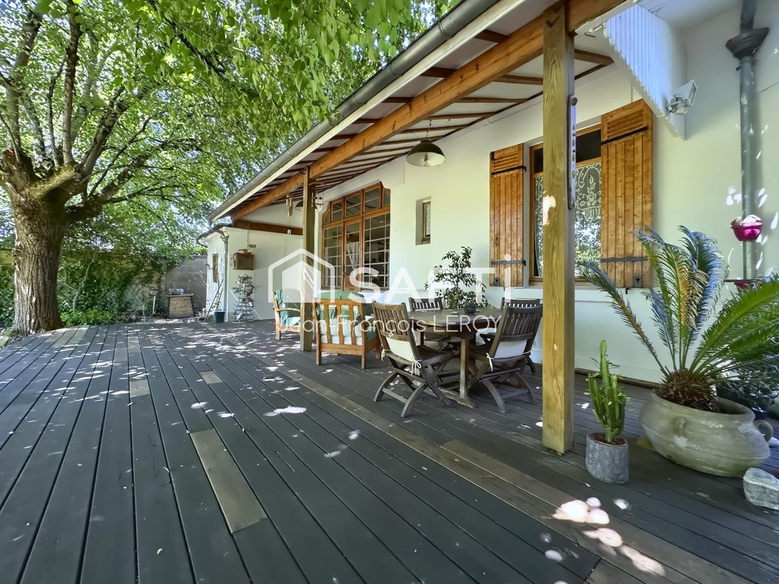 House in Saint-Medard-en-Jalles, Nouvelle-Aquitaine, France 1 - 17968002