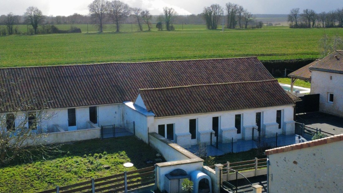 House in La Puye, Nouvelle-Aquitaine, France 1 - 17021240