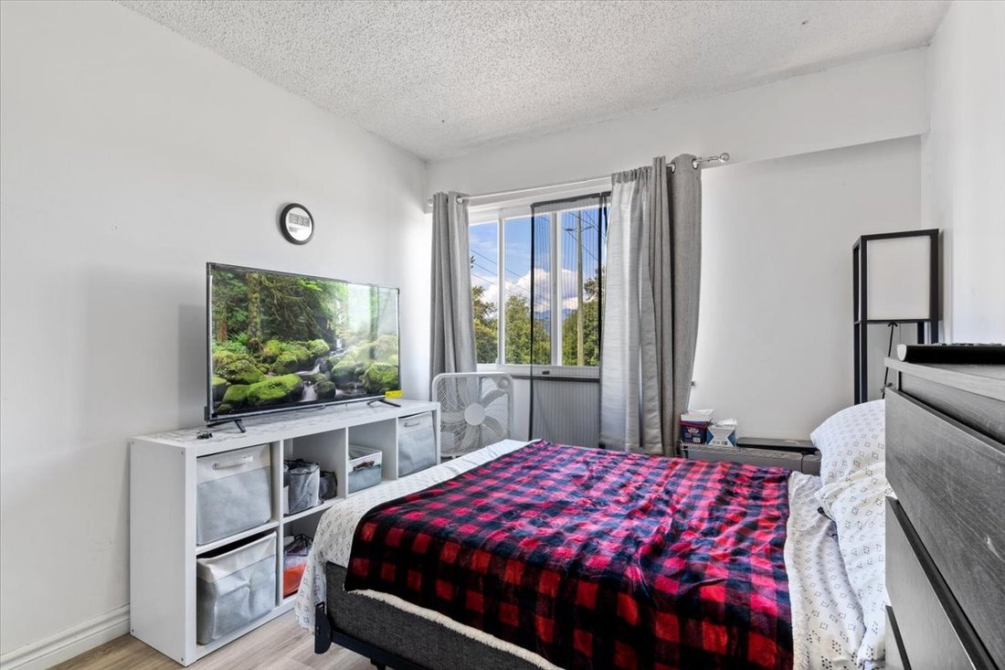 House in Burnaby, British Columbia, Canada 2 - 17991736