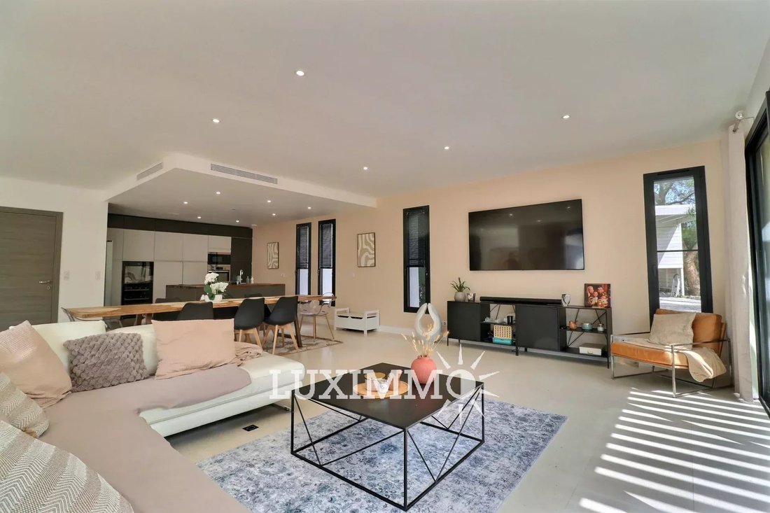 Villa in Mougins, Provence-Alpes-Côte d'Azur, France 4 - 17992975