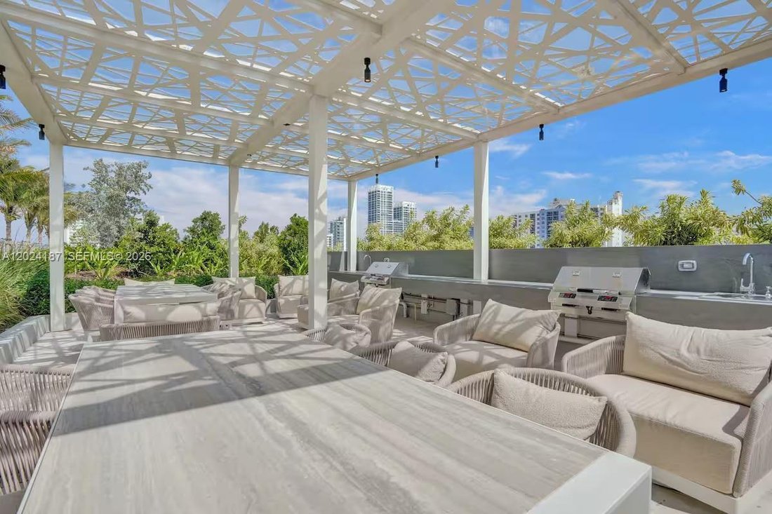 Condo in Miami Beach, Florida, United States 5 - 17991675