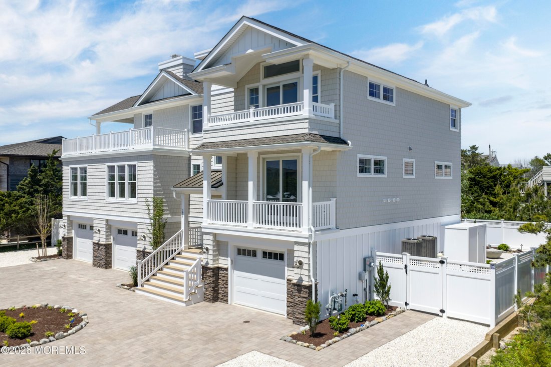 House in Ship Bottom, New Jersey, United States 3 - 17359179