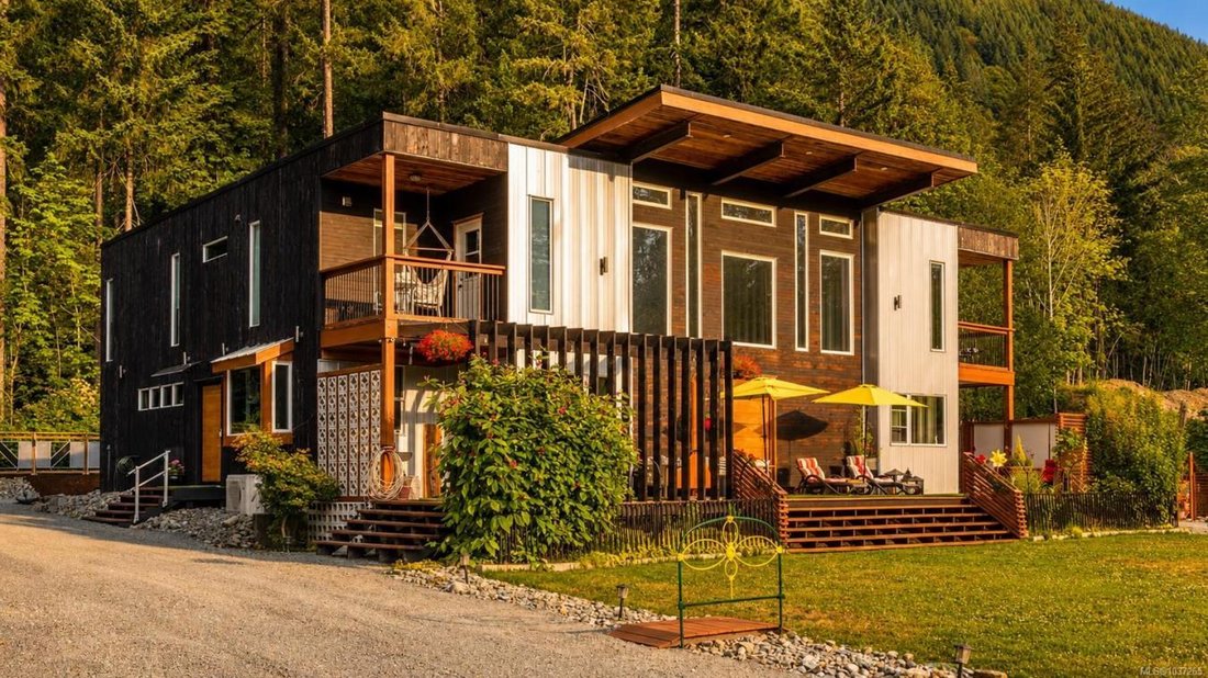 House in Youbou, British Columbia, Canada 1 - 17991385
