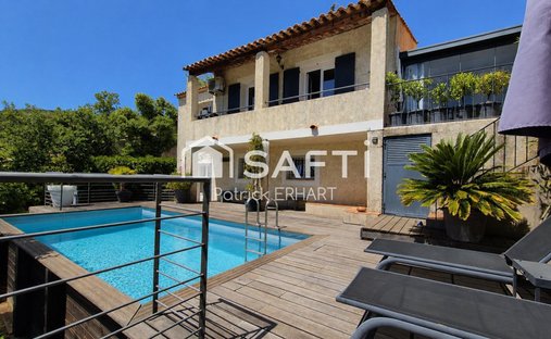 Maison à Le Plan-de-la-Tour, Provence-Alpes-Côte d'Azur, France 1