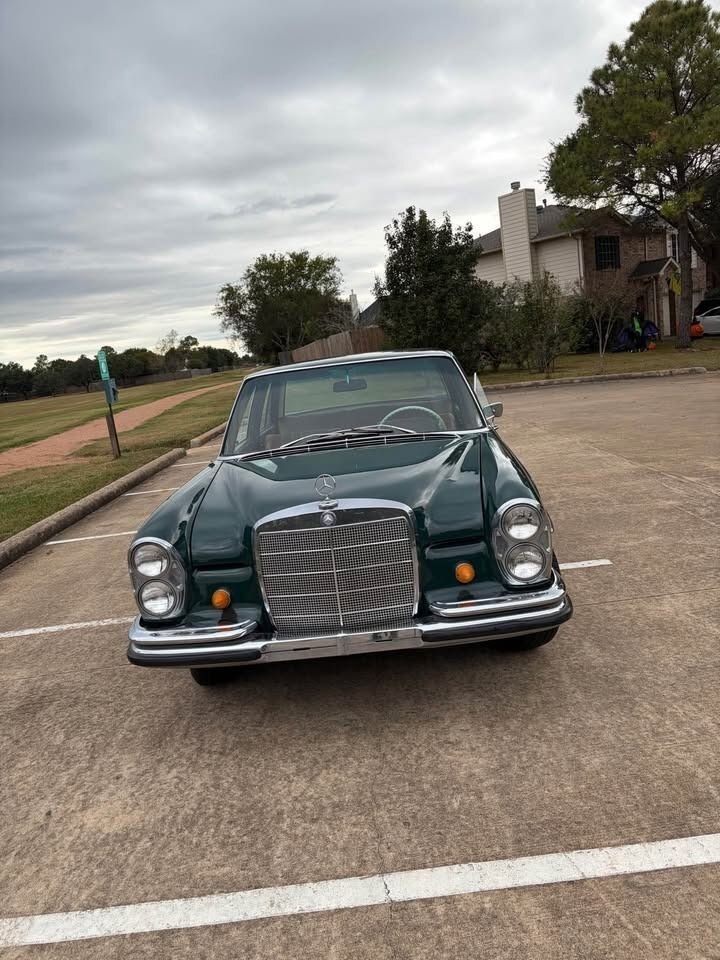 Sedan in Glendale, United States 3 - 17990994