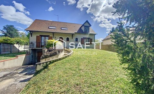 House in Saint-Hilaire-Saint-Mesmin, Centre-Val de Loire, France 1