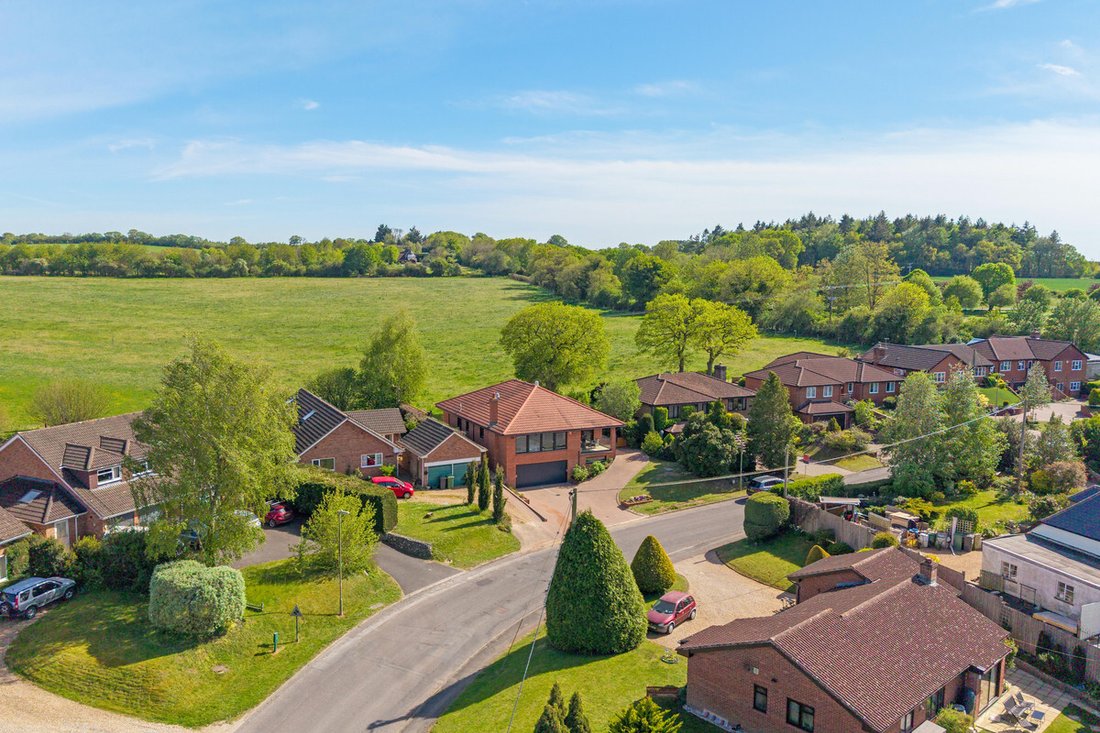 House in Overton, England 2 - 17991252