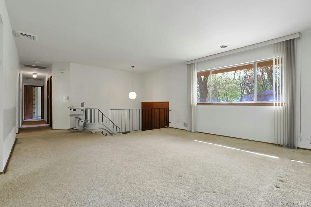 House in Spring Valley, New York, United States 5 - 17998879