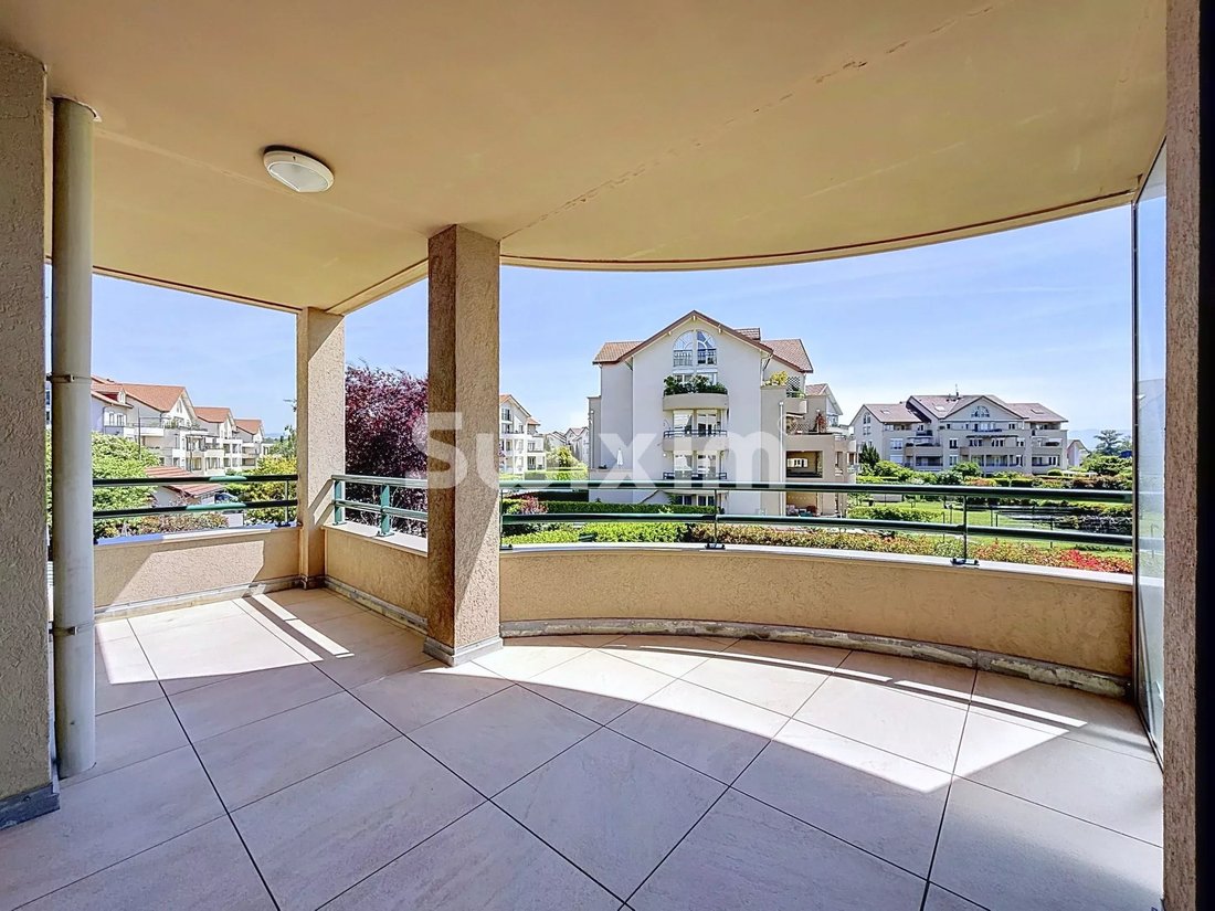 Apartment in Divonne-les-Bains, Auvergne-Rhône-Alpes, France 1 - 17991811