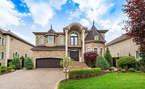 House in Dollard-Des Ormeaux, Quebec, Canada 1