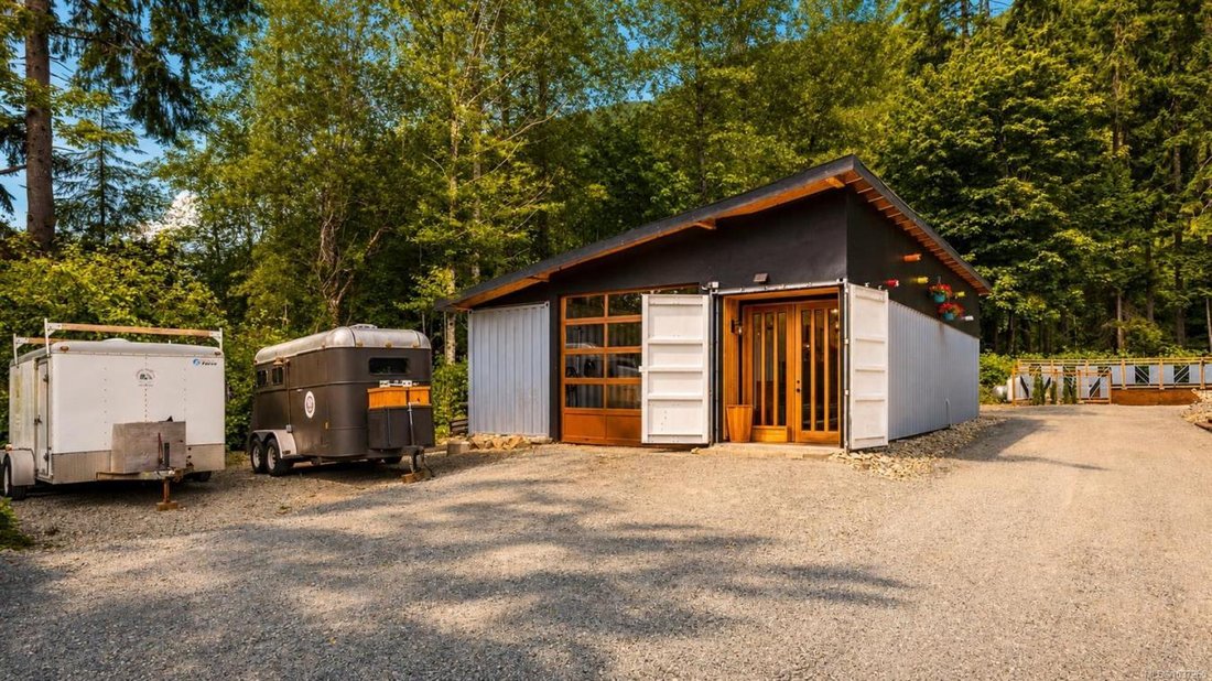 House in Youbou, British Columbia, Canada 5 - 17991385