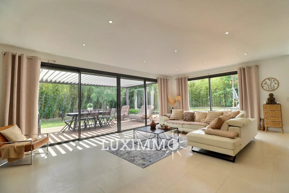 Villa in Mougins, Provence-Alpes-Côte d'Azur, France 3 - 17992975