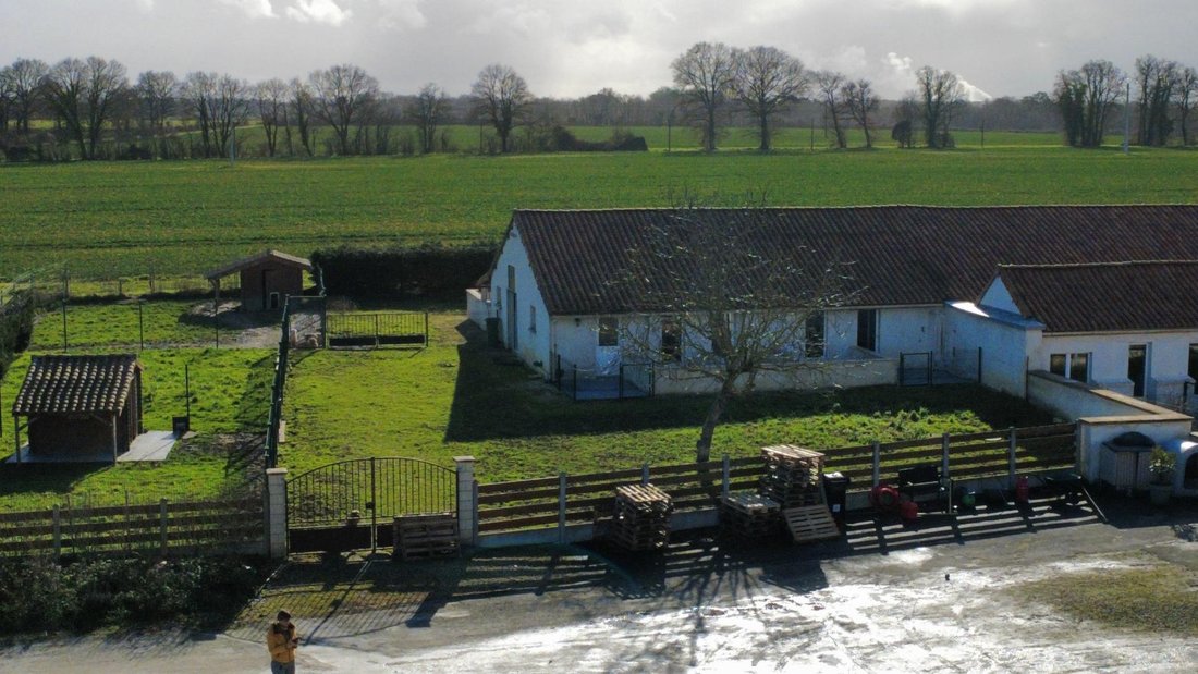 House in La Puye, Nouvelle-Aquitaine, France 2 - 17021240