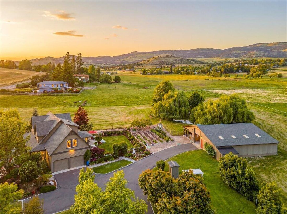 House in Ashland, Oregon, United States 1 - 17995793