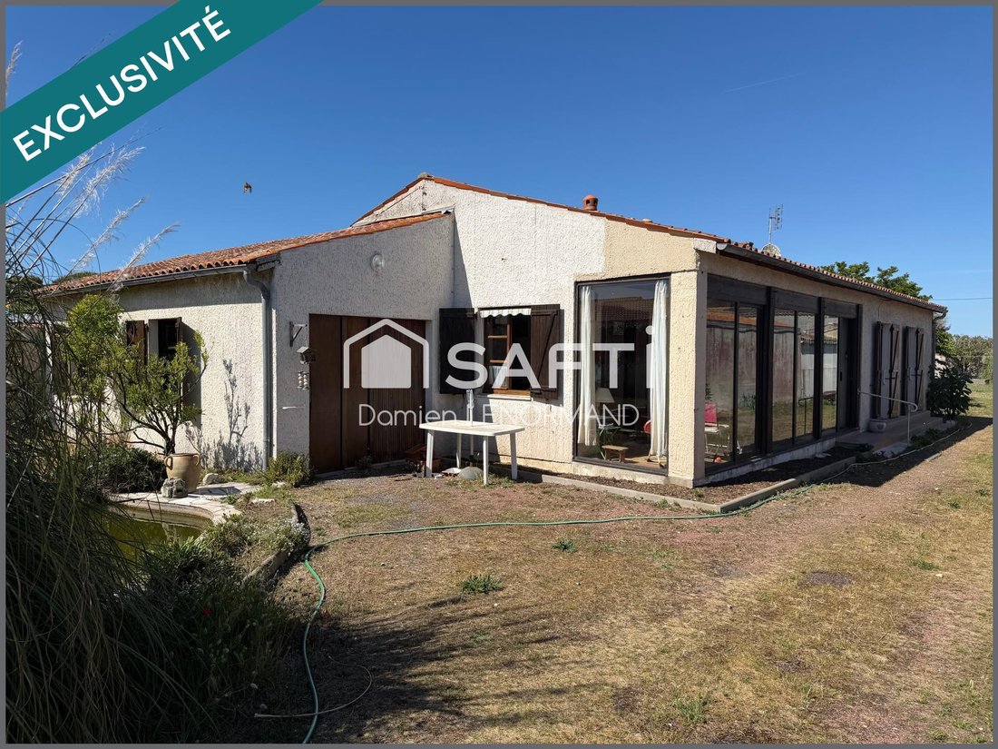 House in Saint-Denis-d'Oleron, Nouvelle-Aquitaine, France 1 - 17992704