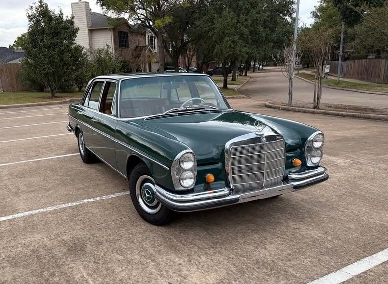 Sedan in Glendale, United States 1 - 17990994