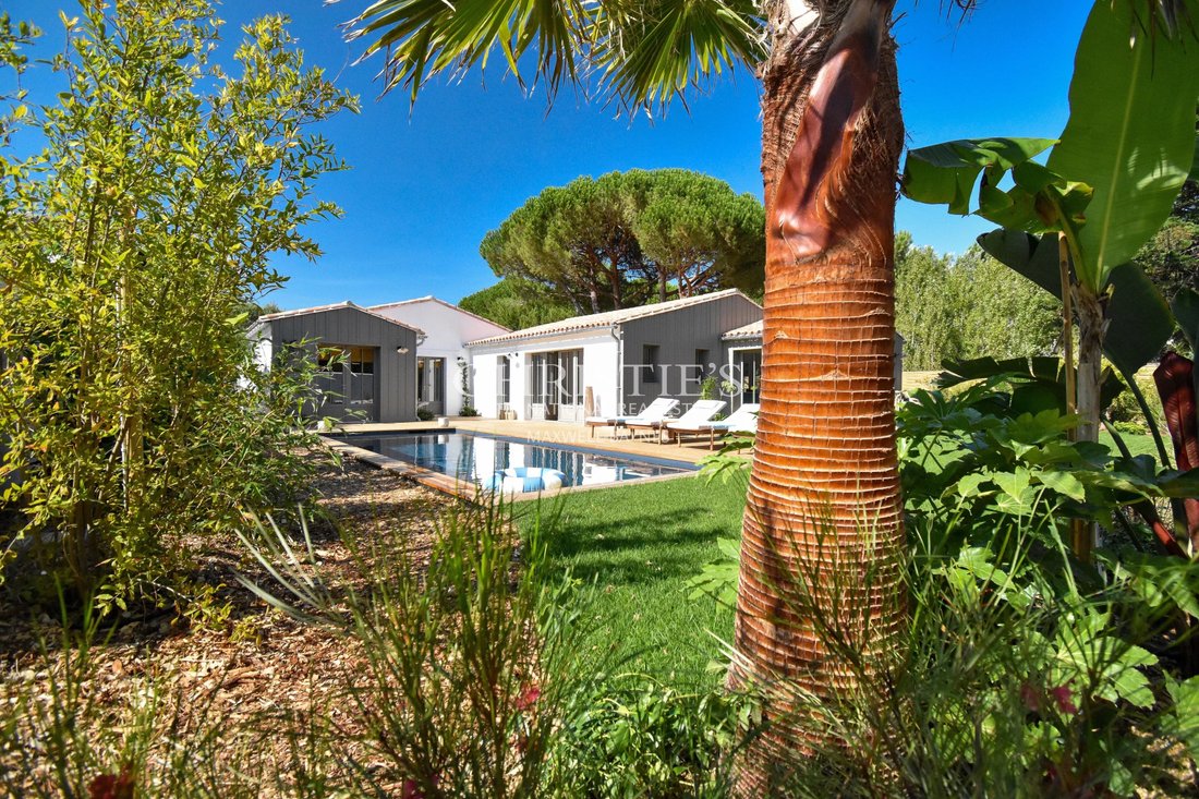 House in Le Bois-Plage-en-Ré, Nouvelle-Aquitaine, France 2 - 17829173