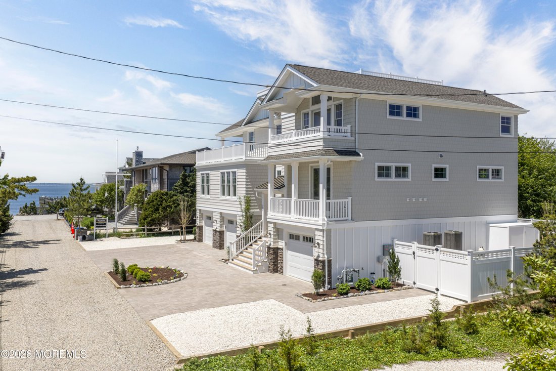 House in Ship Bottom, New Jersey, United States 4 - 17359179