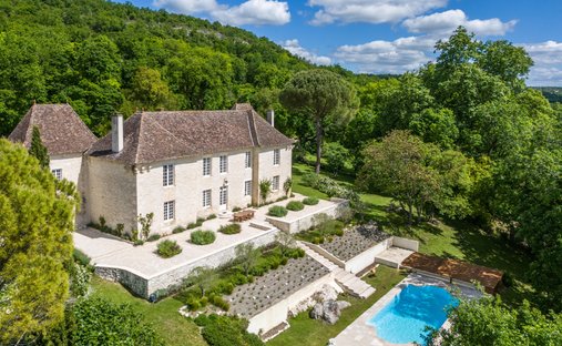 Castle in Montcuq-en-Quercy-Blanc, Occitania, France 1
