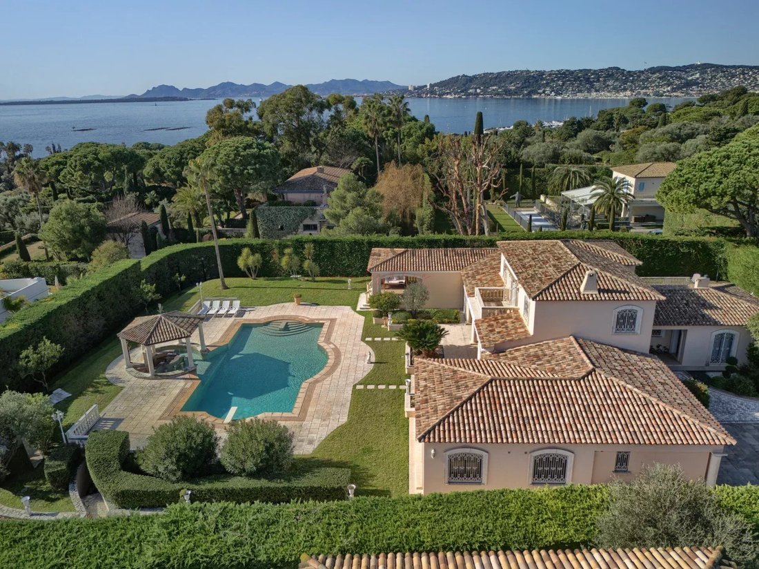 Villa in Antibes, Provence-Alpes-Côte d'Azur, France 1 - 17986023