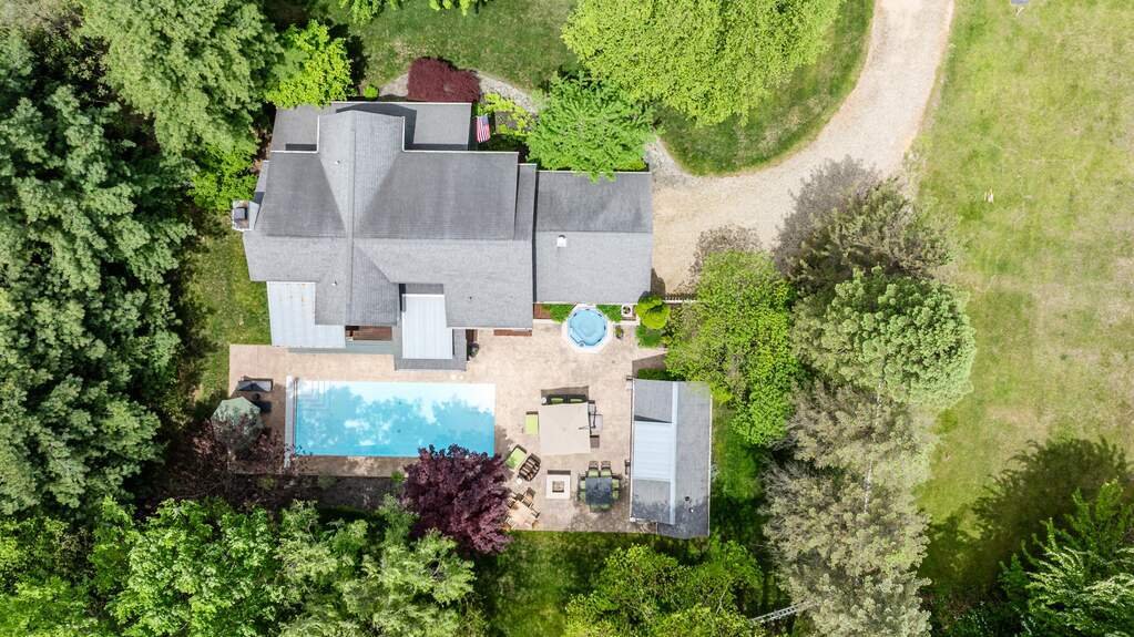 House in Sawyer, Michigan, United States 4 - 17995736