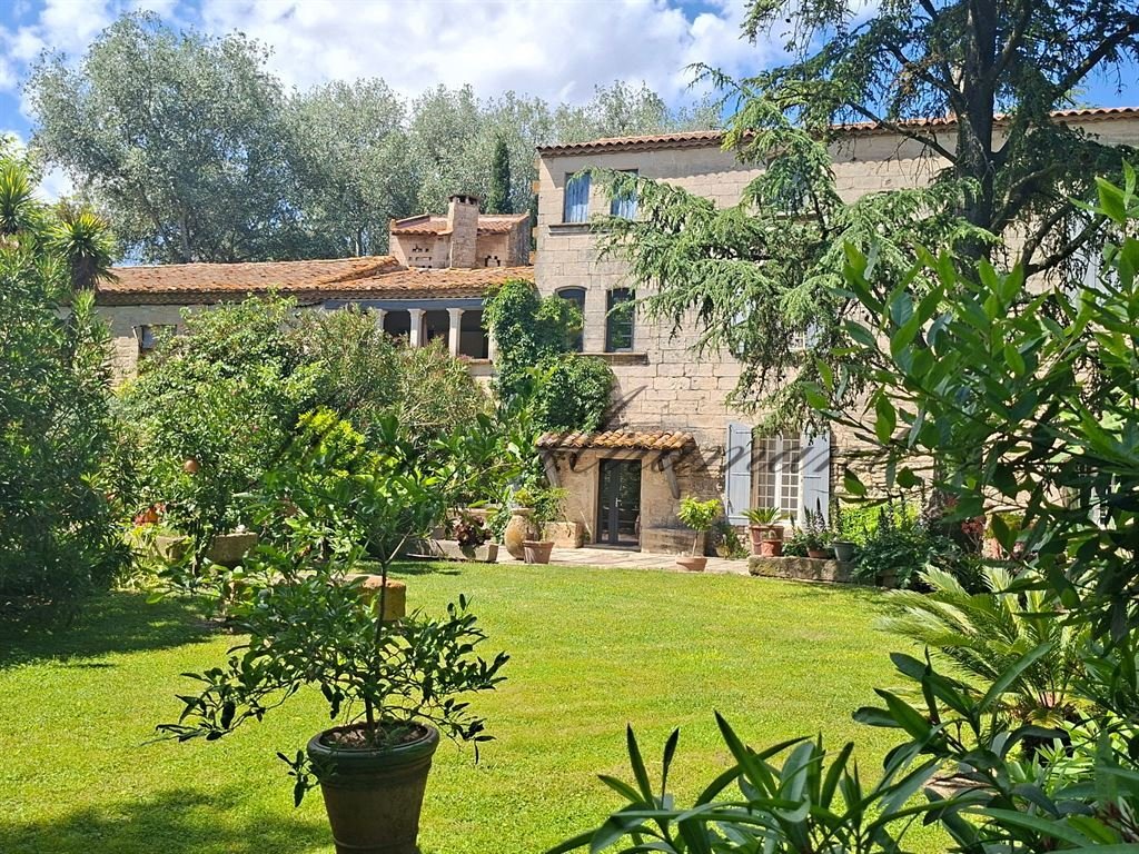 Estate in Arles, Provence-Alpes-Côte d'Azur, France 1 - 17741543
