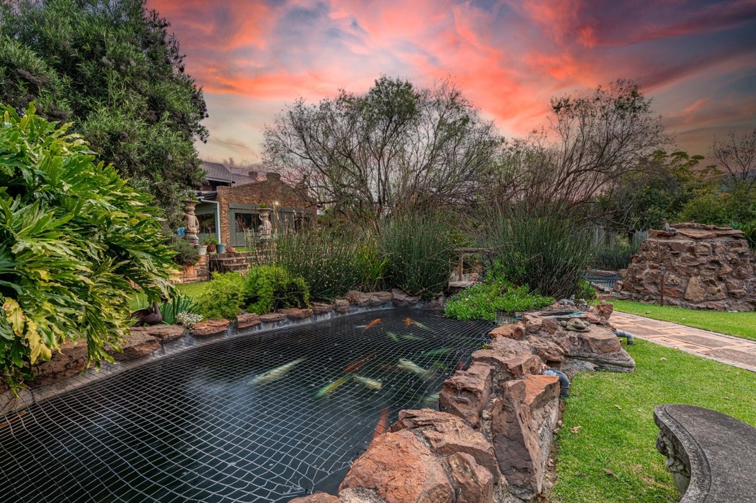 House in Crowthorne AH, Gauteng, South Africa 3 - 17998272