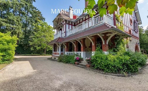 Maison à Ouest, Lamorlaye, France 1