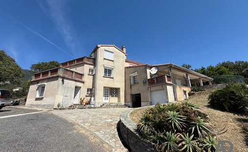 Villa in Santa-Maria-di-Lota, Corsica, France 1