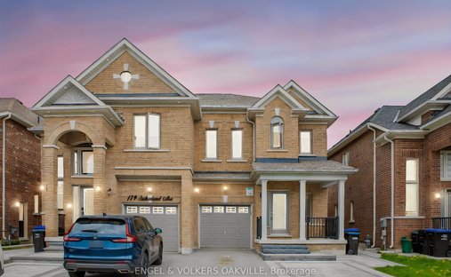 House in Bradford West Gwillimbury, Ontario, Canada 1
