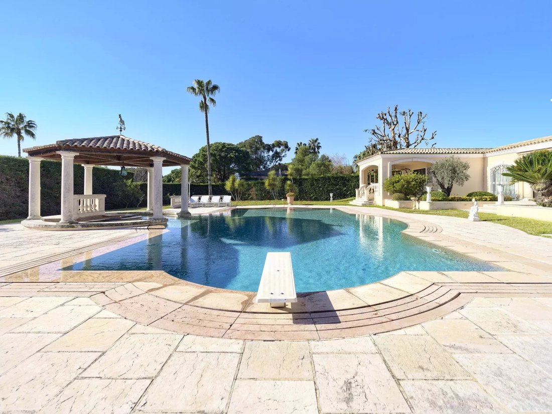 Villa in Antibes, Provence-Alpes-Côte d'Azur, France 4 - 17986023
