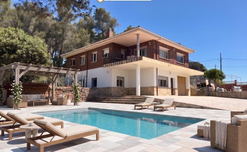 Villa in Vallirana, Katalonien, Spanien 1