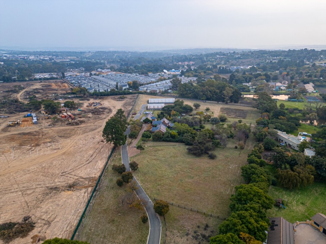 House in Crowthorne AH, Gauteng, South Africa 5 - 17998272