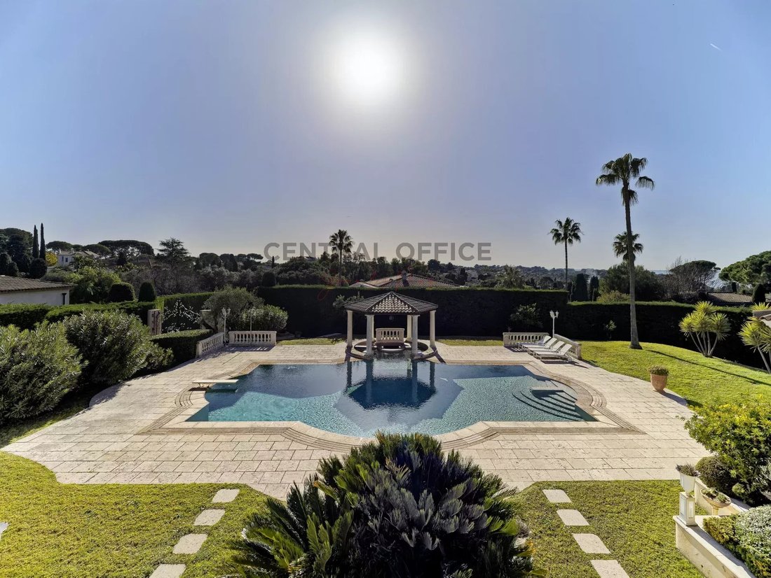 Villa in Antibes, Provence-Alpes-Côte d'Azur, France 2 - 17986023