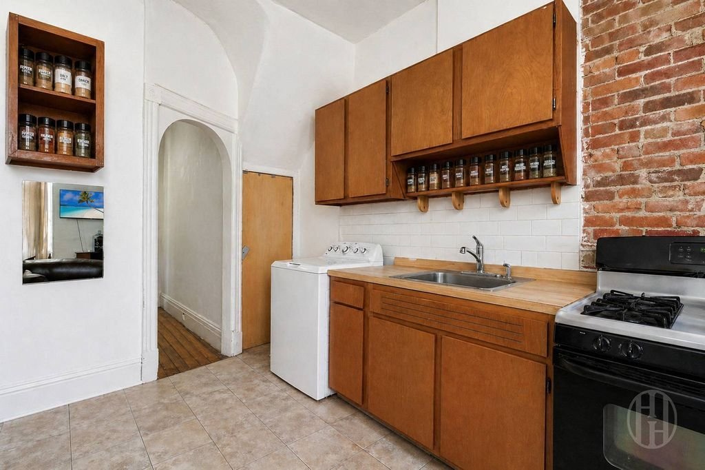 House in New York, New York, United States 4 - 17998707