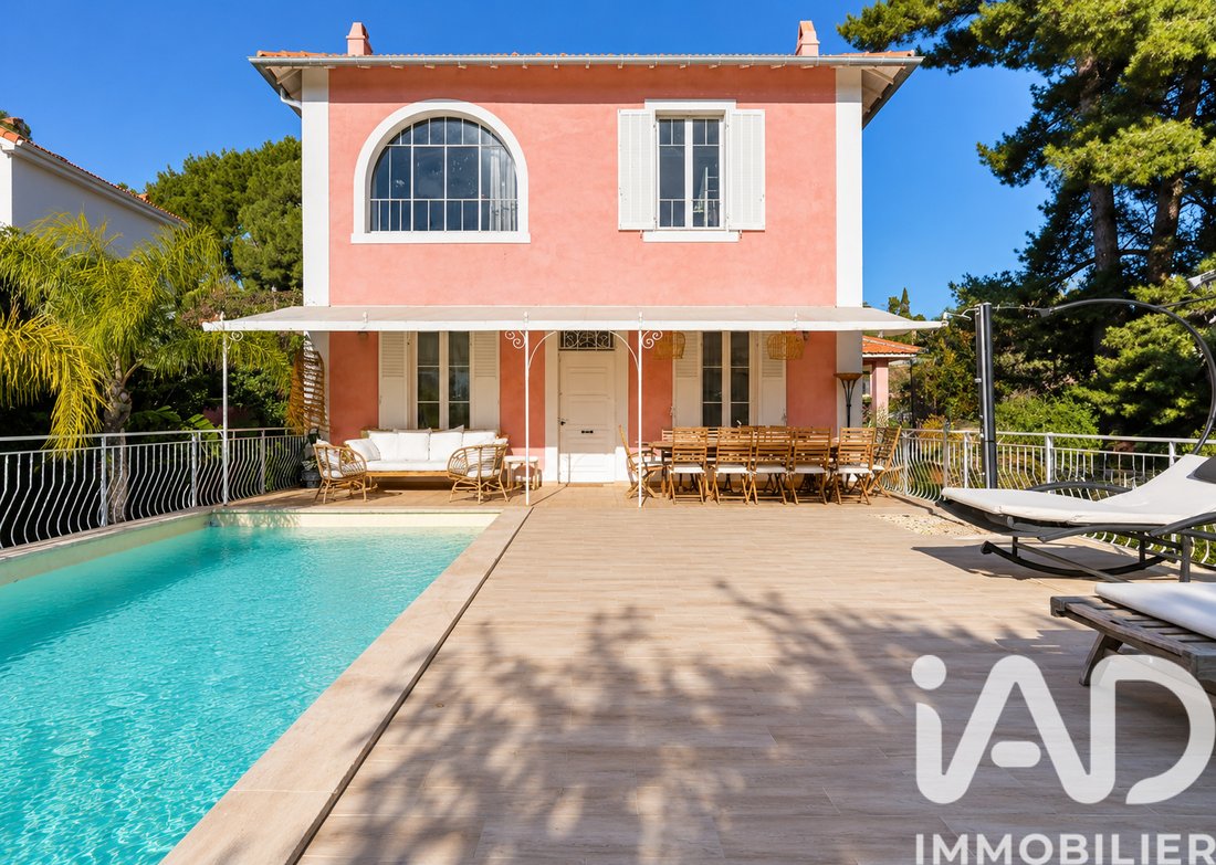 House in Sanary-sur-Mer, Provence-Alpes-Côte d'Azur, France 1 - 17997358