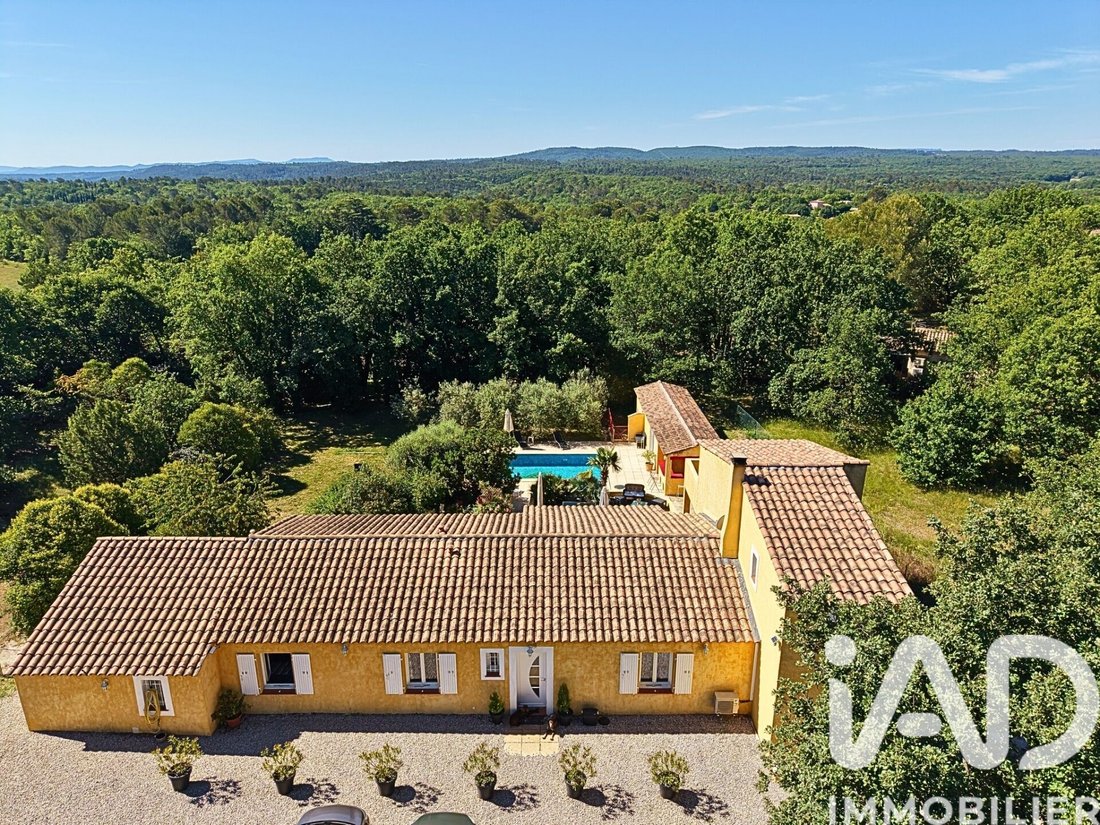 House in La Verdiere, Provence-Alpes-Côte d'Azur, France 1 - 17997312