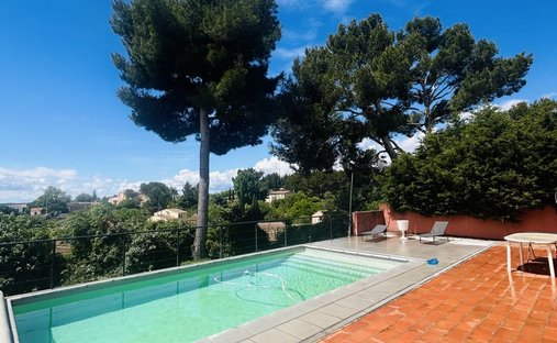 House in La Valentine-Les Hautes Viougues, Salon-de-Provence, France 1