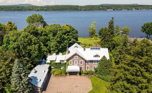 House in Hudson, Quebec, Canada 1