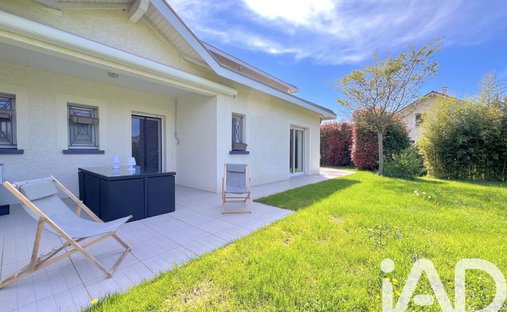 House in La Buisse, Auvergne-Rhône-Alpes, France 1