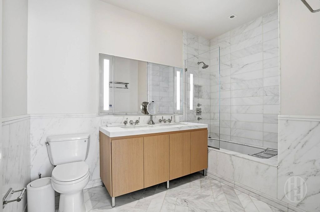 House in New York, New York, United States 5 - 17998679